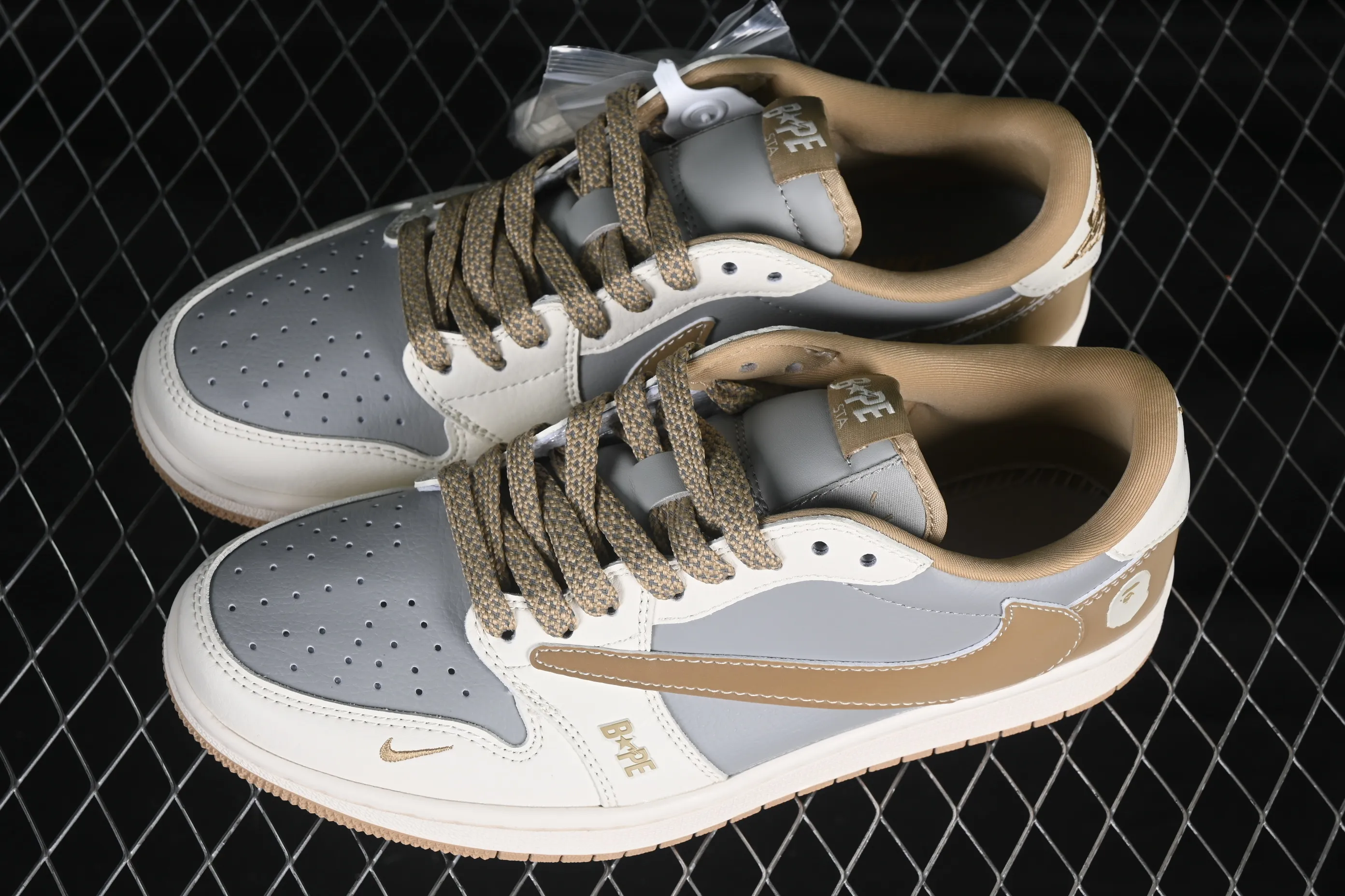 All categories Air Jordan Jordan series basketball shoes Air Jordan 1 Low High-end customized low-top sneakers Travis Scott x Fragment Design x Air Jordan 1 Low OG SP AJ1 Joe 1 Bape co-branded beige gray khaki double spelled beige and black hook low-top cultural casual sneakers BB6511-623